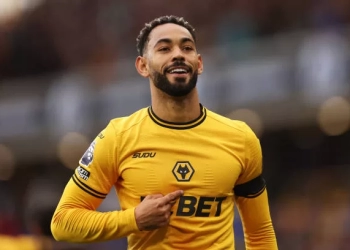 WOLVERHAMPTON, ENGLAND - AUGUST 25: Mattheus Cunha of Wolverhampton Wanderers celebrates scoring his team's first goal during the Premier League match between Wolverhampton Wanderers FC and Chelsea FC at Molineux on August 25, 2024 in Wolverhampton, England. (Photo by Jack Thomas - WWFC/Wolves via Getty Images)
