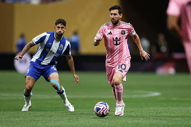 CDM des clubs : Lionel Messi fait tomber Danny Namaso et le Fc Porto