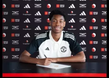Enzo Kana Biyik signe à Manchester United et est prêté en Suisse