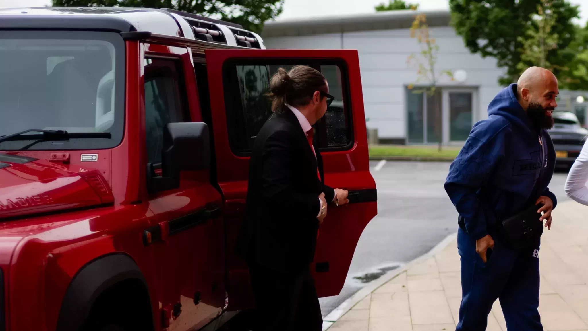Bryan Mbeumo arrive à Manchester United