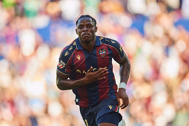 Lions Indomptables : Karl Etta Eyong arrive…