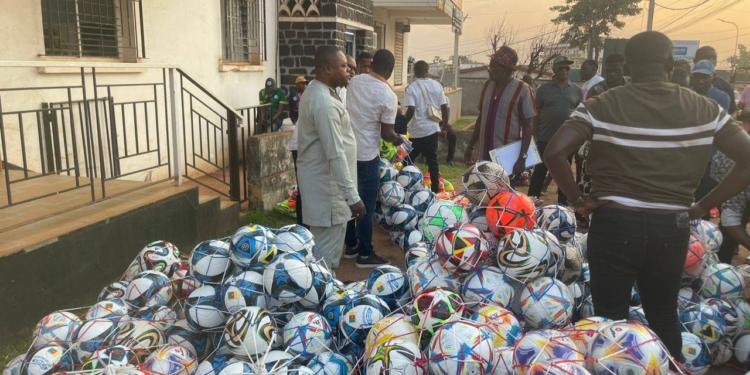 Dotation : du matériel pour les clubs de la région du Centre