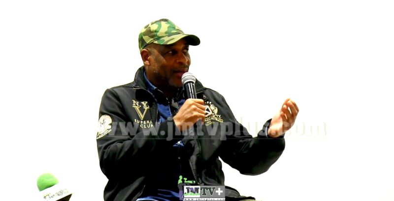 André Kana-Biyik présente son autobiographie et interpelle les Lions Indomptables