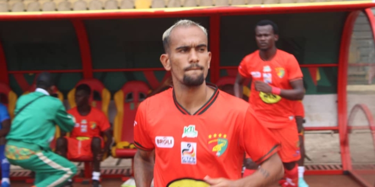 Elite One : Nathan Doualla et ses débuts au Canon de Yaoundé