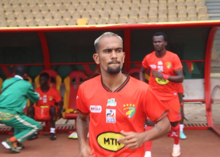 Elite One : Nathan Doualla et ses débuts au Canon de Yaoundé