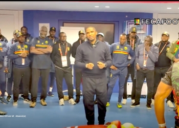 Samuel-Etoo-dans-les-vestiaires-apres-Cameroun-Maroc-