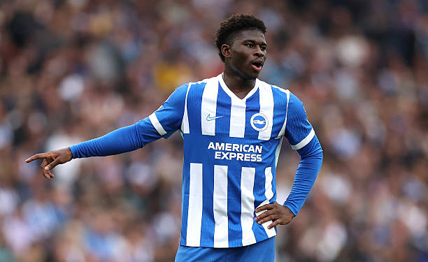 Manchester United revient à la charge pour Carlos Baleba