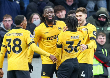 Tchatchoua et Wolves gagnent enfin un match en Premier League !