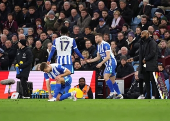 Premier League : Carlos Balos sort après 22 minutes !