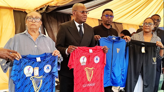 Super League : les clubs reçoivent des équipements