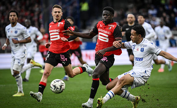 Ligue 1 : Mahamadou Nagida fait souffrir Danny Namaso