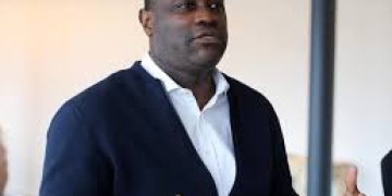 CAN tous les 4 ans : Patrick Mboma en désaccord avec la CAF