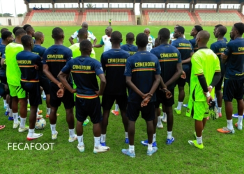 Après le stage, Pagou coche les noms pour la campagne d’Australie