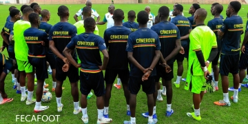 Après le stage, Pagou coche les noms pour la campagne d’Australie