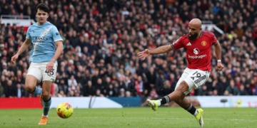 Bryan Mbeumo contre Manchester City