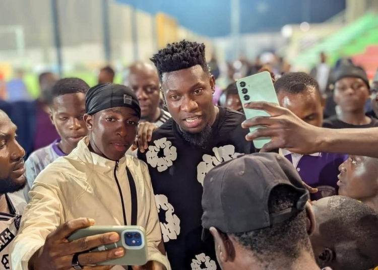 André Onana fait foule au stade militaire de Yaoundé