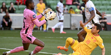 Lions Indomptables : baptême du feu réussi pour Simon Ngapandouetnbu