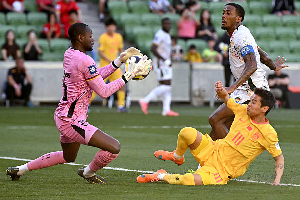 Lions Indomptables : baptême du feu réussi pour Simon Ngapandouetnbu