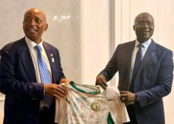 Le cadeau deux étoiles du Sénégal à Patrice Motsepe !