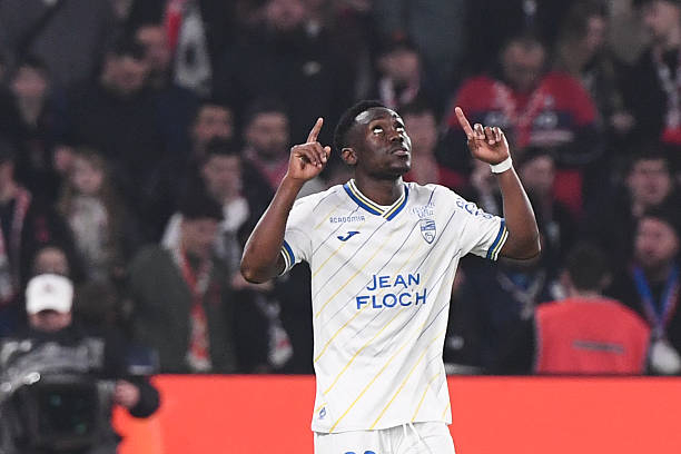 Récompense : Arthur Avom nominé pour un prix spécial !