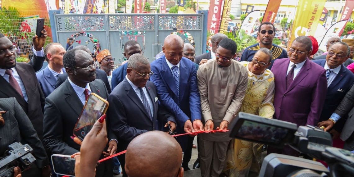 Inauguration Fecafoot - coupure du ruban