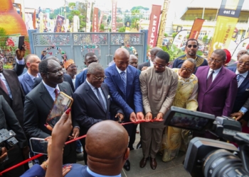 Inauguration Fecafoot - coupure du ruban
