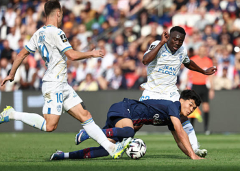 Ligue 1 : Arthur Avom fait bonne impression face au PSG