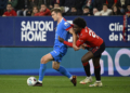 Liga : Ademola Lookman met Boyomo à genoux