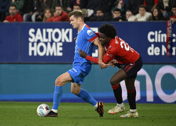 Liga : Ademola Lookman met Boyomo à genoux