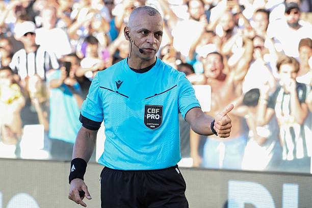 Mexique  – Afrique du Sud : Wilton Sampaio au sifflet !