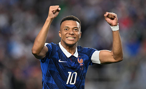 CDM 2026 : la France domine la Suède avec un doublé de Kylian Mbappé