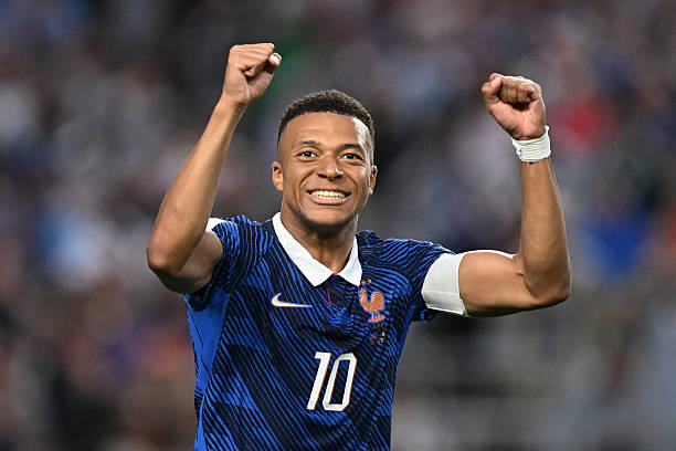 CDM 2026 : la France domine la Suède avec un doublé de Kylian Mbappé
