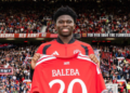Carlos Baleba accueilli en guest star à Old Trafford