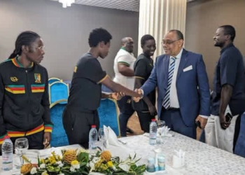 Grégoire Owona rend visite aux Lionnes Indomptables