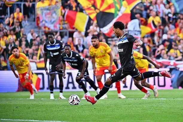 Ligue 1 : Danny Namaso marque, mais Auxerre prend de l’eau 