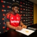 Manchester United - Carlos Baleba a signé