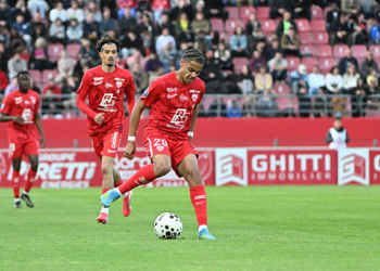 Ligue 2 : Alexis Ntamack et Dijon tombent face à Pau Fc