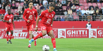 Ligue 2 : Alexis Ntamack et Dijon tombent face à Pau Fc