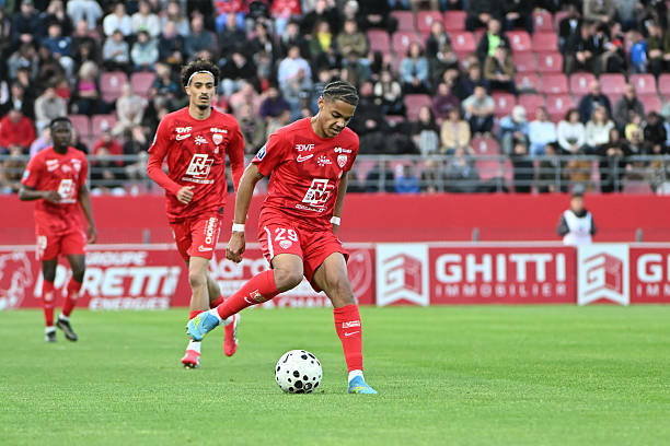 Ligue 2 : Alexis Ntamack et Dijon tombent face à Pau Fc