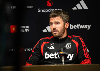 Michael Carrick sous le charme de Carlos Baleba
