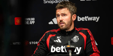 Michael Carrick sous le charme de Carlos Baleba