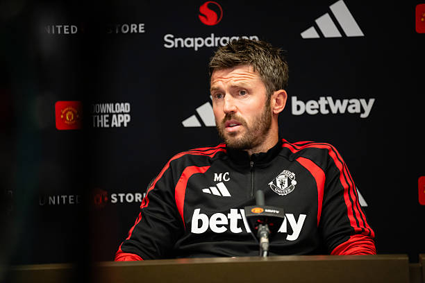 Michael Carrick sous le charme de Carlos Baleba