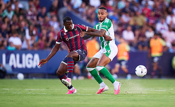 Etta Eyong of Levante UD competes for the ball with Natan Bernardo De Souza of Real Betis during the LaLiga EA Sports 2026/27 match between Levante UD and Real Betis Balompie at Ciutat de Valencia on August 29, 2026