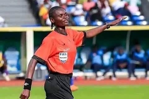 Afrique du Sud – Nigéria : Aline Guimbang au sifflet