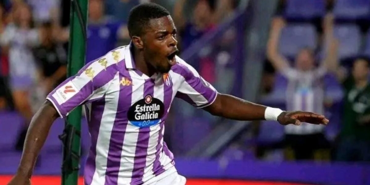 Lions Indomptables : Etta Eyong forfait,  Cédric Bikoue convoqué !
