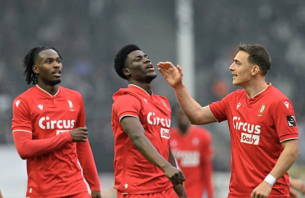 Bernard Nguene à la porte des Lions Indomptables