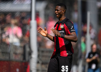 Bundesliga: Kofane buteur, Augsbourg stoppe Leverkusen